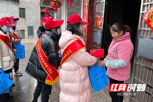 普法滴水乡亲，新春温暖人心——祁阳市司法局组织大学生志愿者“送法下乡”